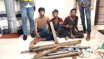 ফ্লাইওভারের নাট-বল্টু চুরির সময় ৩ যুবক আটক