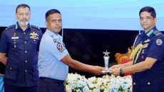 ২০২৪ সালের শ্রেষ্ঠ বিমানসেনা ও এমওডিসি (এয়ার)-দের ট্রফি ও সনদপত্র প্রদান