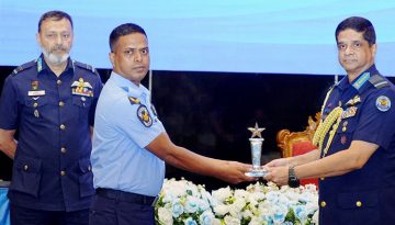 ২০২৪ সালের শ্রেষ্ঠ বিমানসেনা ও এমওডিসি (এয়ার)-দের ট্রফি ও সনদপত্র প্রদান