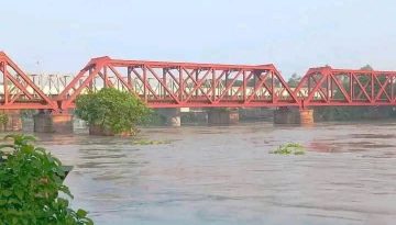 নওগাঁ আত্রাই নদীর পানি  বিপৎসীমার ওপরে