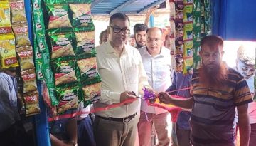 নওগাঁয় ২৩ বছর পর কারাবন্দির মুক্তি জেলা প্রশাসকের উপহারে মোদির দোকান 