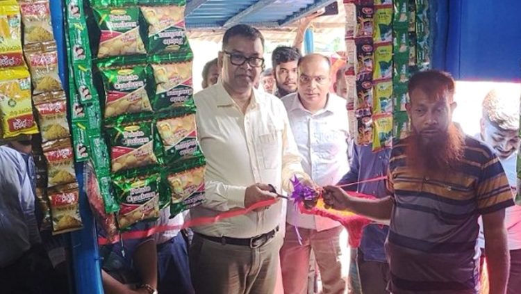 নওগাঁয় ২৩ বছর পর কারাবন্দির মুক্তি জেলা প্রশাসকের উপহারে মোদির দোকান 