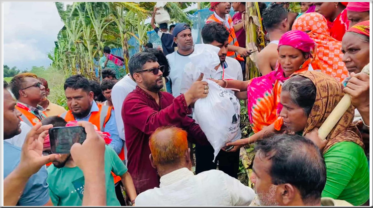 দৌলতপুরে ২ হাজার পানিবন্দি পরিবারকে যুবদলের ত্রাণ সহায়তা