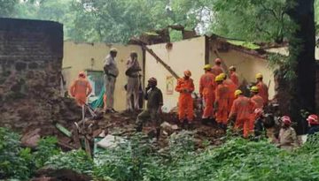 ধসে পড়লো মুঘল সম্রাট হুমায়ুনের সমাধিস্থল, ভেতরে আটকা অনেকে