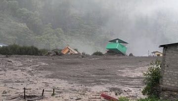 দুর্গা মন্দিরের ‘যাত্রা’-র পথে মেঘভাঙা বৃষ্টি ! জম্মুতে কমপক্ষে ১০ জনের মৃত্যুর আশঙ্কা