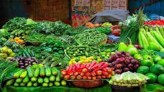কমছে না সবজির দাম