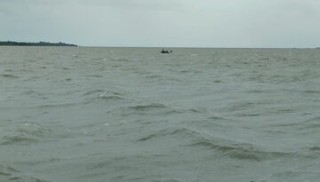 পটুয়াখালীতে সাগর জলে ভাসতে থাকা অজ্ঞাত ব্যাক্তির লাশ উদ্ধার