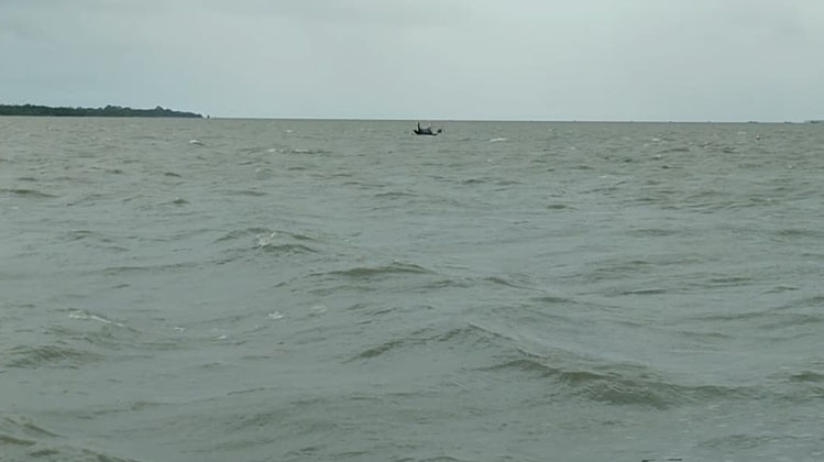 পটুয়াখালীতে সাগর জলে ভাসতে থাকা অজ্ঞাত ব্যাক্তির লাশ উদ্ধার