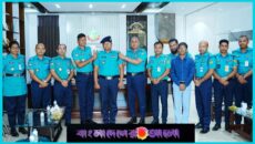 পদোন্নতিপ্রাপ্ত কর্মকর্তাকে র‌্যাংক ব্যাজ পরালেন আরএমপির পুলিশ কমিশনার