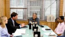 মার্কিন বাণিজ্য প্রতিনিধিদলের সঙ্গে শ্রম উপদেষ্টার বৈঠক