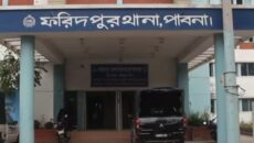 পাবনার ফরিদপুরে ট্রাক-মোটরসাইকেল সংঘর্ষে প্রাণ গেল একই পরিবারের তিনজনের