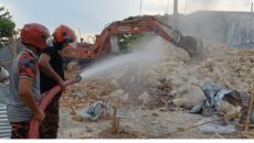 নারায়ণগঞ্জে অবৈধ চুনা কারখানায় তিতাসের ভ্রাম্যমাণ অভিযান