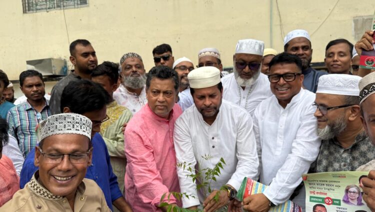 ঢাকা-১৮ আসনে বিএনপির ৩১ দফার লিফলেট বিতরণ ও বৃক্ষরোপণ কর্মসূচি