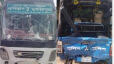 বাসের ধাক্কায় প্রাণে বাঁচলেন নারায়ণগঞ্জের এসপি, আহত ৩ পুলিশ