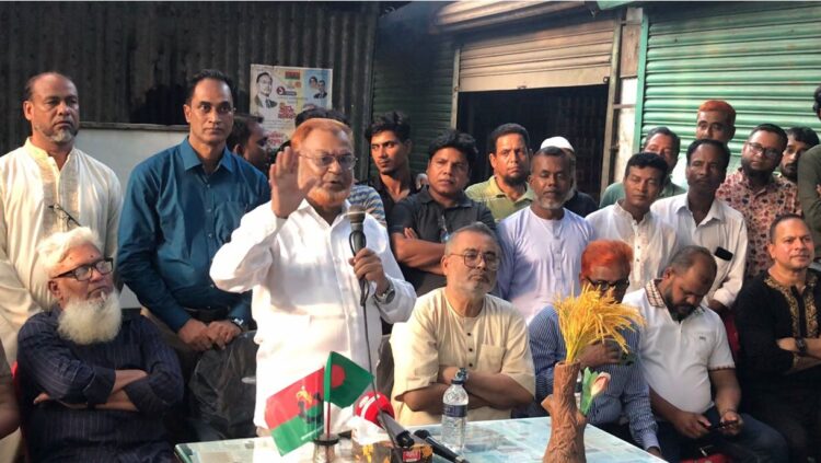 নারায়ণগন্জের সোনারগাঁ পৌরসভায় ধানের শিষের মনোনয়ন প্রার্থী গিয়াস উদ্দিনের উঠান বৈঠক