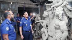 প্রতিমা পরিদর্শনে পুলিশ সুপার : মানবিকতায় খুশী নরসিংদী বাসী