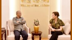 স্বরাষ্ট্র উপদেষ্টার সঙ্গে যুক্তরাষ্ট্র দূতাবাসের চার্জ দ্যা অ্যাফেয়ার্স-এর সৌজন্য সাক্ষাৎ