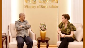 স্বরাষ্ট্র উপদেষ্টার সঙ্গে যুক্তরাষ্ট্র দূতাবাসের চার্জ দ্যা অ্যাফেয়ার্স-এর সৌজন্য সাক্ষাৎ