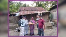 দুর্বার উন্নয়ন সংস্থার সহযোগিতায় চিতলমারীতে অসহায়দের মাঝে বস্ত্র বিতরণ