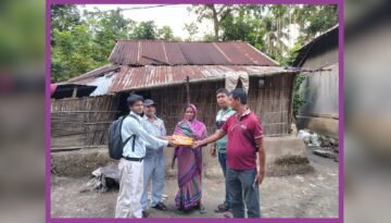 দুর্বার উন্নয়ন সংস্থার সহযোগিতায় চিতলমারীতে অসহায়দের মাঝে বস্ত্র বিতরণ