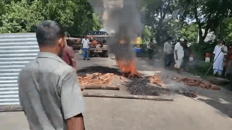 বাগেরহাটে আসন বহালের দাবিতে সর্বাত্মক হরতাল, ২৪ রুটে যান চলাচল বন্ধ