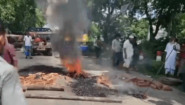 বাগেরহাটে আসন বহালের দাবিতে সর্বাত্মক হরতাল, ২৪ রুটে যান চলাচল বন্ধ