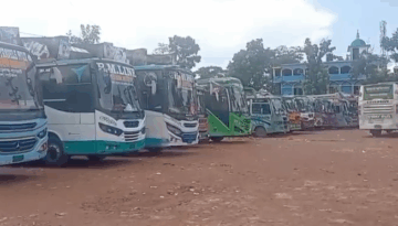 বাগেরহাটে আসন বিভাজন নিয়ে অবরোধ, দুর্ভোগে সাধারণ যাত্রীরা