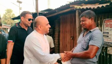 রাজশাহীর দুর্গাপুরে বিএনপির ৩১ দফা বাস্তবায়নে লিফলেট বিতরণ