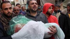 গাজায় ইসরায়েলি হামলায় একই পরিবারের ২৫ সদস্য নিহত