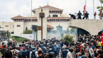 নেপালের সংসদ ভবনে ‘বিজয় পতাকা’ ওড়াল আন্দলনকারীরা