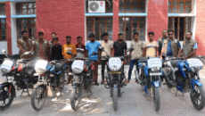 লালমনিরহাটে পুলিশের জালে চোরচক্রের ৮ সদস্য, উদ্ধার ৬ বাইক