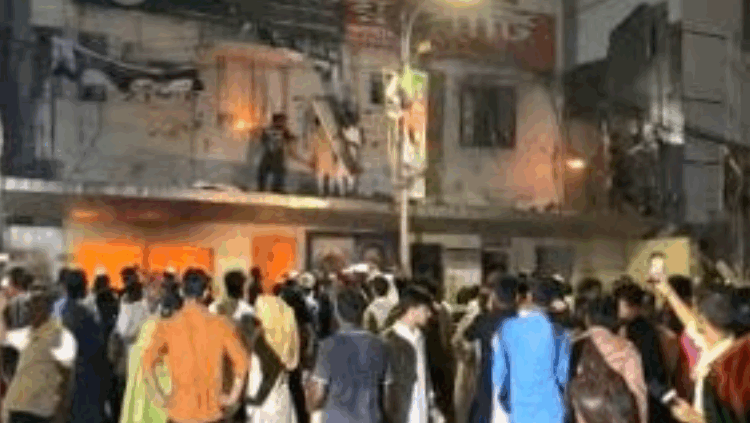 আবারও জাতীয় পার্টির কার্যালয়ে হামলা-আগুন, গুলিবিদ্ধ ২