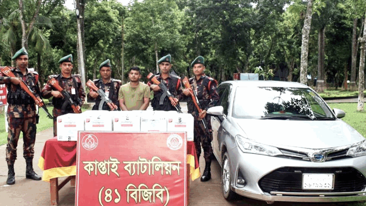 কাপ্তাইয়ে বিদেশি সিগারেট ভর্তি গাড়িসহ আটক ১