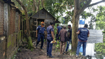 চাঁদপুরে পরিত্যক্ত ঘর থেকে গলিত লাশ উদ্ধার