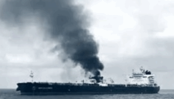 ইসরাইলি ড্রোন হামলায় পাকিস্তানি ট্যাংকারে আগুন, নাবিকরা নিরাপদ