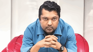 নাম নিয়ে বিড়ম্বনায় জয়!