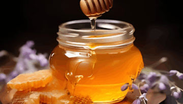 খালি পেটে মধু খাওয়ার উপকারিতা ও সতর্কতা