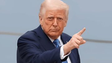 ট্রাম্পের হুমকি: বিদেশি চলচ্চিত্রে ১০০% শুল্ক আরোপের ঘোষণা