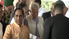 ঢাকেশ্বরী মন্দির পরিদর্শনে গেলেন প্রধান উপদেষ্টা