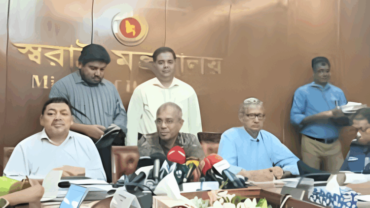 সন্ধ্যা ৭টার মধ্যেই প্রতিমা বিসর্জন শেষ করতে হবে: স্বরাষ্ট্র উপদেষ্টা