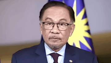 জরুরি সফরে দোহায় যাচ্ছেন আনোয়ার ইব্রাহিম