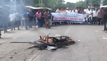 ফরিদপুরে আসন পুনর্বিন্যাস: টানা তৃতীয় দিনের মতো বিক্ষোভ চলছে