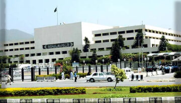 এনএ অধিবেশন বর্জনের ঘোষণা পিটিআইয়ের, পার্লামেন্টের বাইরে সমাবেশ