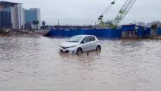 ঢাকার শাহজালাল বিমানবন্দরে টানা বর্ষণে জলাবদ্ধতার ভোগান্তি