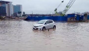 ঢাকার শাহজালাল বিমানবন্দরে টানা বর্ষণে জলাবদ্ধতার ভোগান্তি