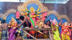 দুর্গাপূজা : মন্দিরে মন্দিরে হচ্ছে উৎসবের আমেজ