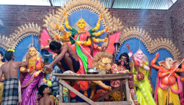 দুর্গাপূজা : মন্দিরে মন্দিরে হচ্ছে উৎসবের আমেজ