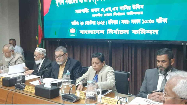 নির্বাচনের প্রস্তুতি অনেক এগিয়ে নিয়েছি : সিইসি