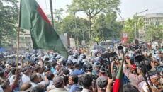 শাহবাগ মোড় অবরোধে এমপিওভুক্ত শিক্ষকরা