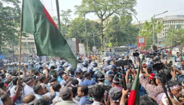 শাহবাগ মোড় অবরোধে এমপিওভুক্ত শিক্ষকরা